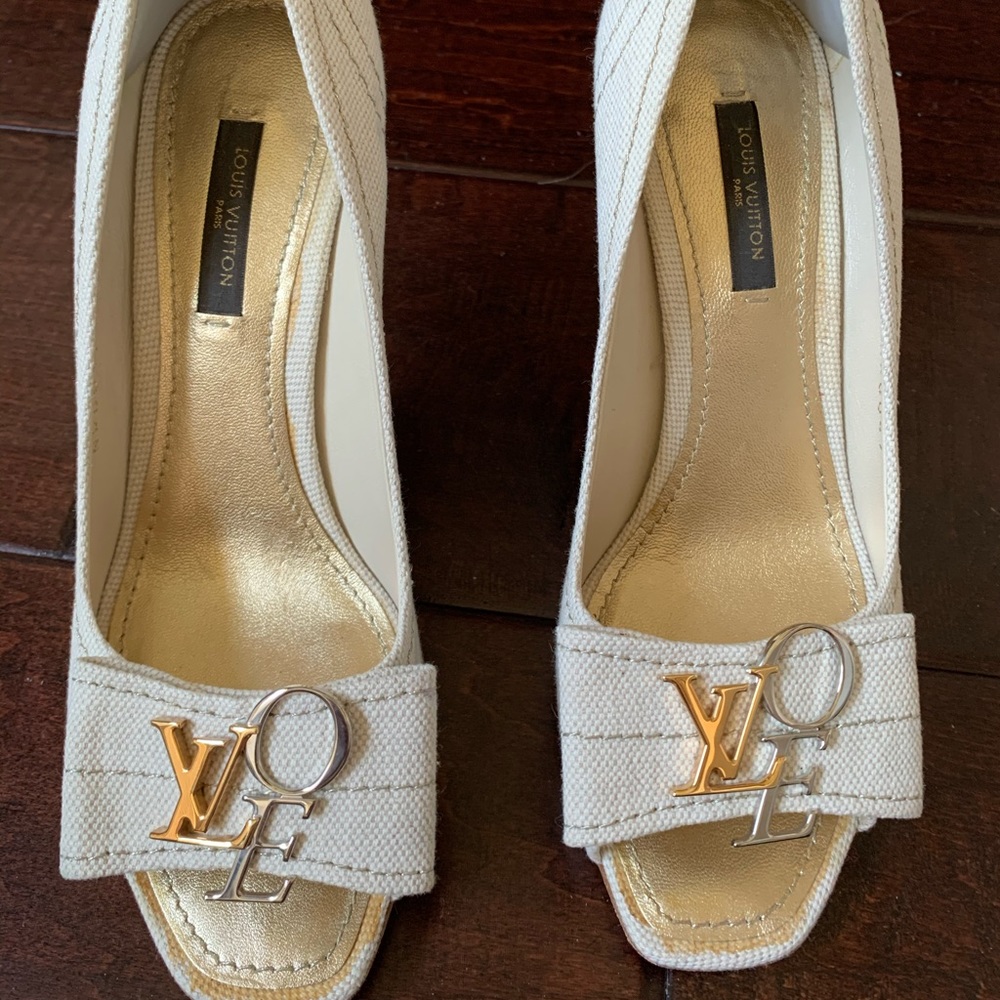 Louis Vuitton (Authentic) size 36